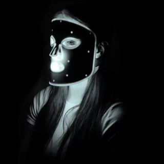Rechargeable Silicone LED Light Therapy Mask inSPORTline Santorina
