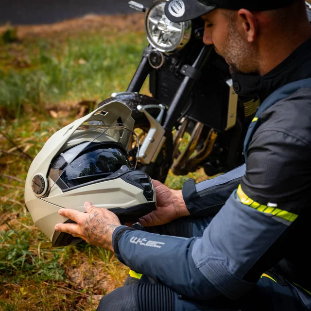 Flip-Up Enduro Helmet W-TEC Biscaia P/J - Black Glossy