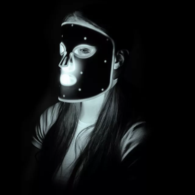 Rechargeable Silicone LED Light Therapy Mask inSPORTline Santorina