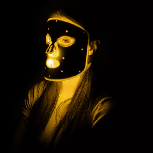 Rechargeable Silicone LED Light Therapy Mask inSPORTline Santorina