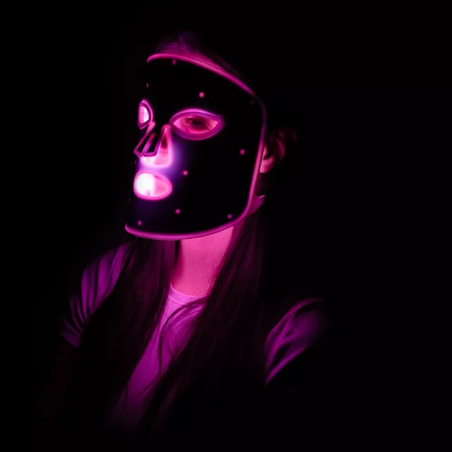 Rechargeable Silicone LED Light Therapy Mask inSPORTline Santorina