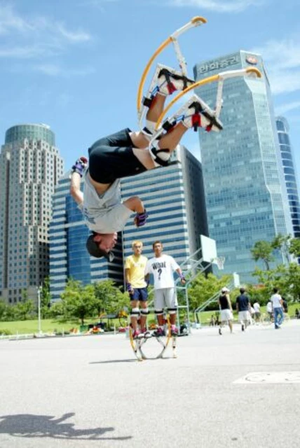 WORKER Jumping Kid - Jumping Stilts